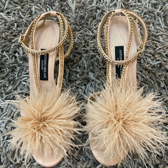 Antonio Melani Peach Satin 4 inch heels - Picture 1 of 5